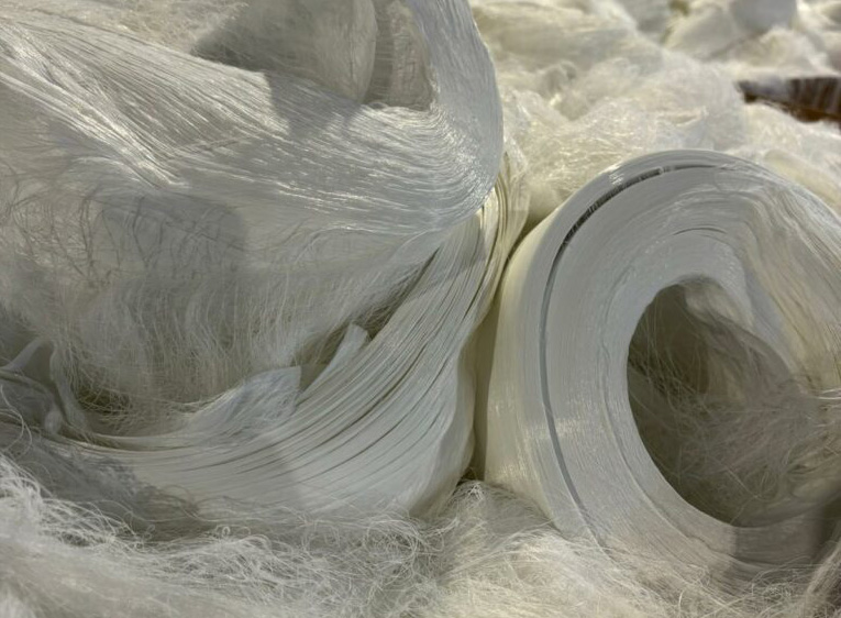 The pure polyamide waste is shredded into smaller material fractions. © Nurel